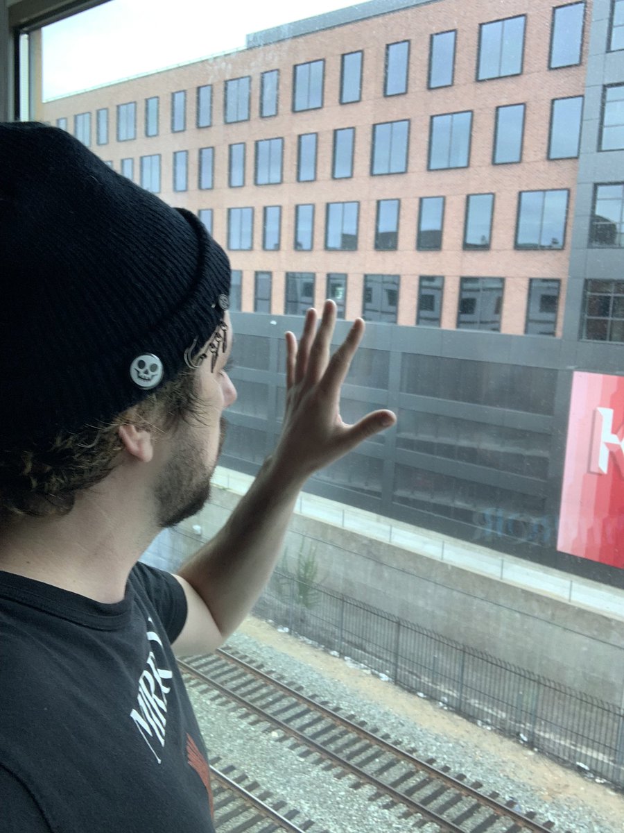 FreeFallsf's tweet photo. Waiting for @bay_visions to return from war https://t.co/YLYdB8QZro