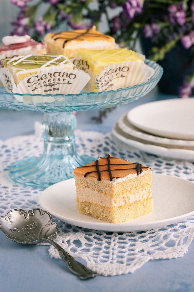 SeranoBakery's tweet photo. Living the sweet life!!! #desserts #sweettable #eventplanner #torontoeventplanner #petitfours #cake #weddingcake #torontocakes #bridalshowercake #engagementcake #desserttable #dessert #torontodesserts #torontobakery #tastetoronto #torontolife #torontoevents https://t.co/M723SsSKqs