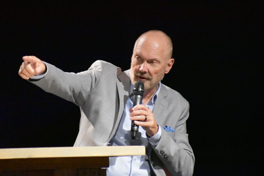 crosspointega's tweet photo. Students had a Q&A time with Pastor Merritt following the morning services today. They were able to ask spiritual questions and Pastor answered from the Bible. The WKND has been three days of discipleship, worship and teaching for grades 6-12. #cpstudents #cpdisciples https://t.co/hSq8YVGkv0
