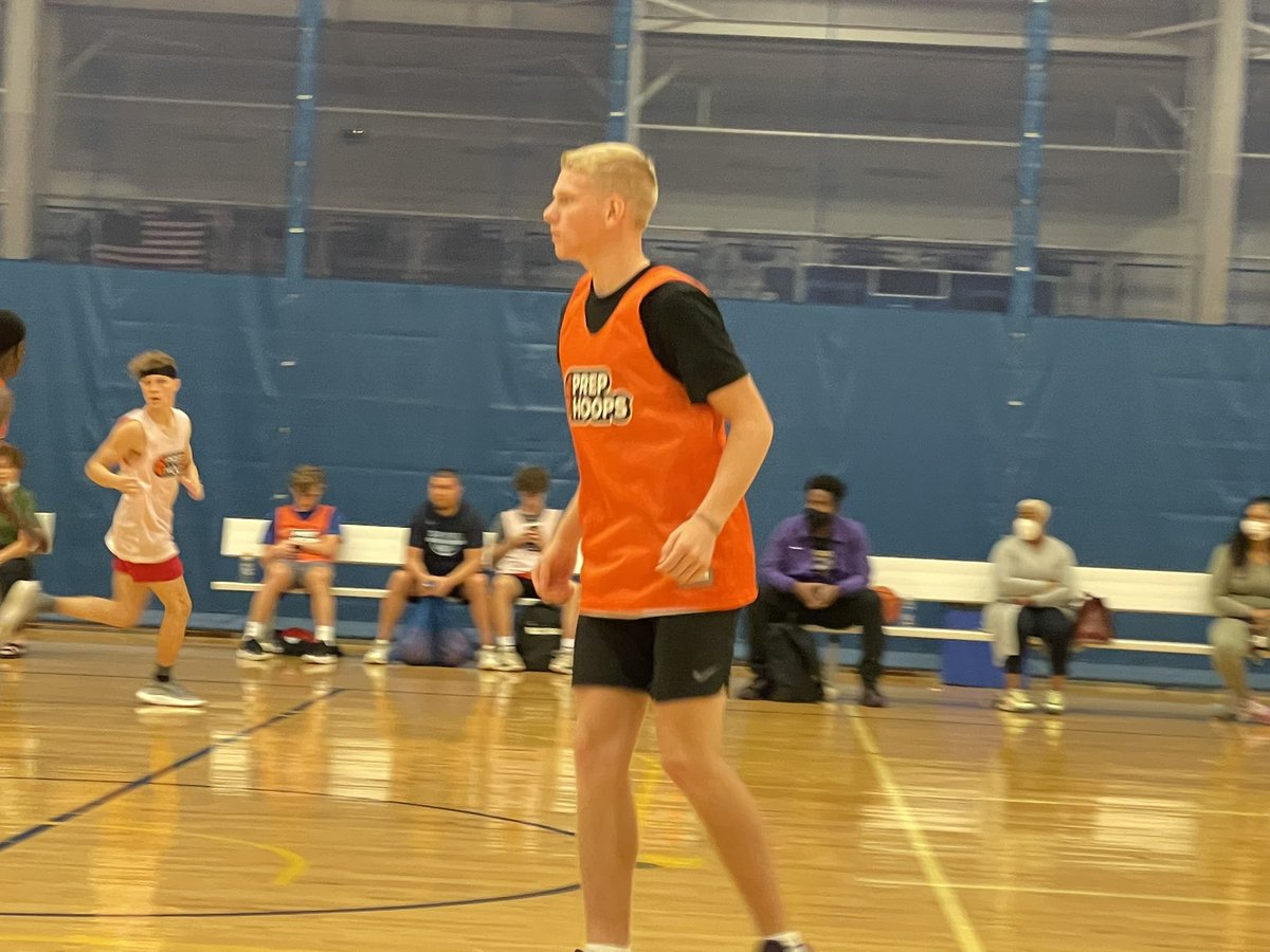 PrepHoopsSC's tweet photo. Greyson Singletary (2023) Dillon Christian.  Singletary has a very quick shot release with deep range from behind the line.  Very confident shooter. #PHTop250 #SwannysRoundballReview https://t.co/YskFr2y8Nr