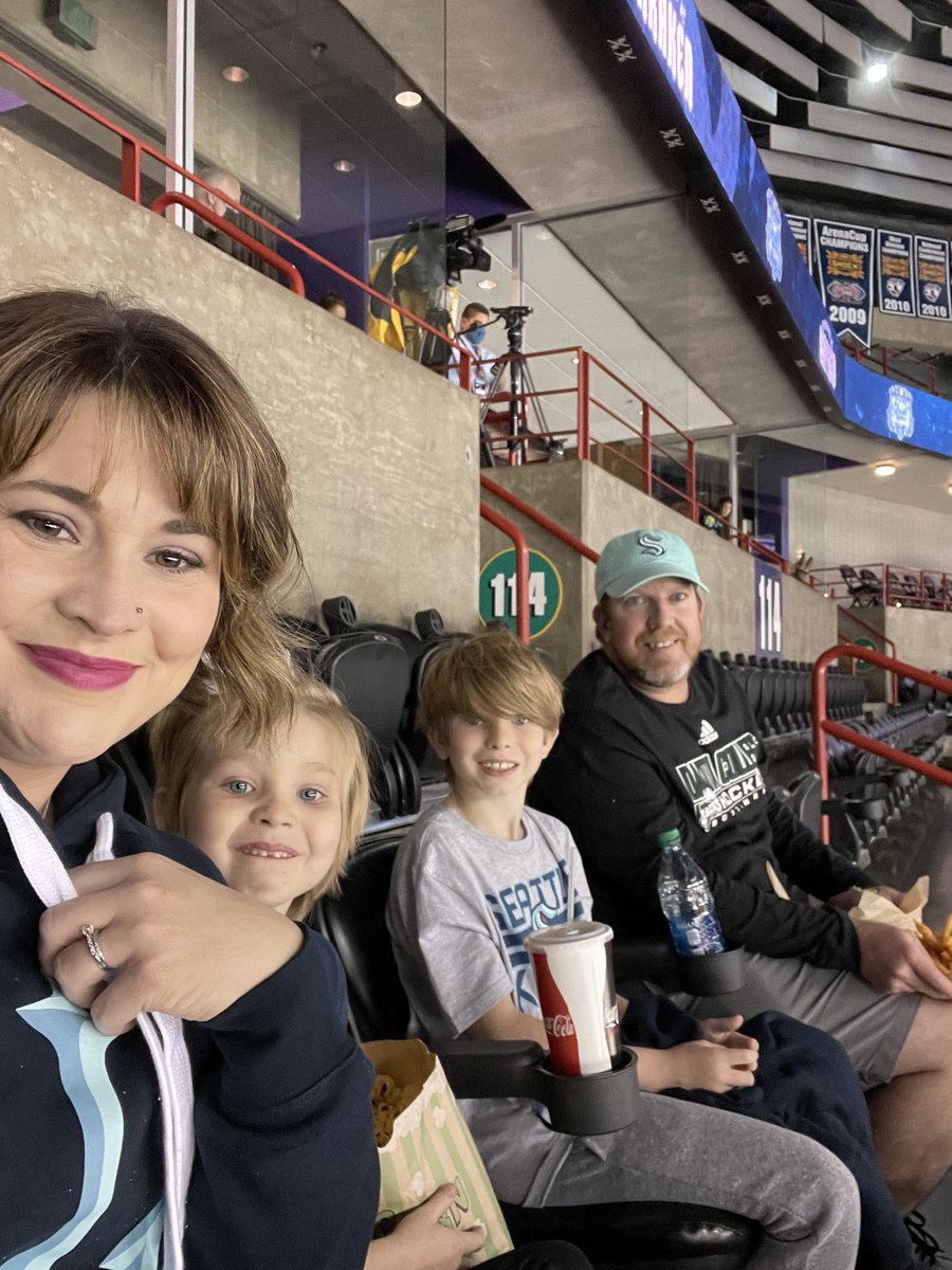CarstonMort's tweet photo. Family night out at the first Kraken game! #SEAKRAKEN #WHEREIROOT https://t.co/SVDhdummOE