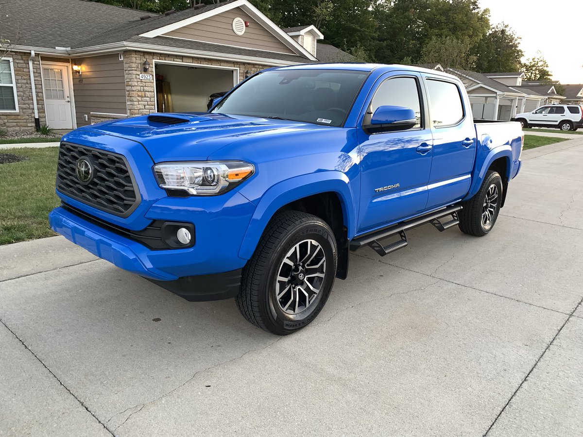 Reed4862's tweet photo. Always nice to have a clean ride💙😍 #2020toyotatacoma #voodooblue https://t.co/hDnHsTgKtd