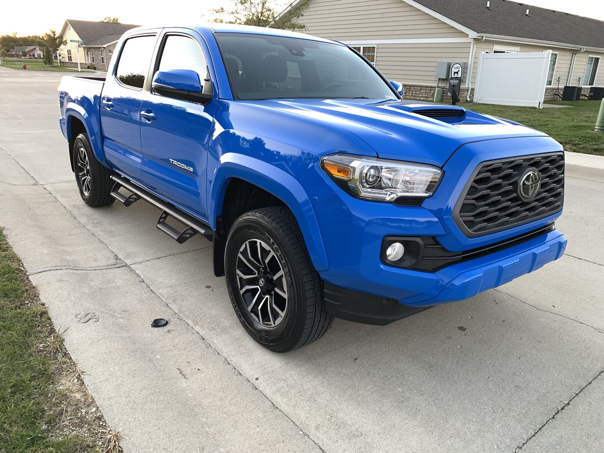 Reed4862's tweet photo. Always nice to have a clean ride💙😍 #2020toyotatacoma #voodooblue https://t.co/hDnHsTgKtd