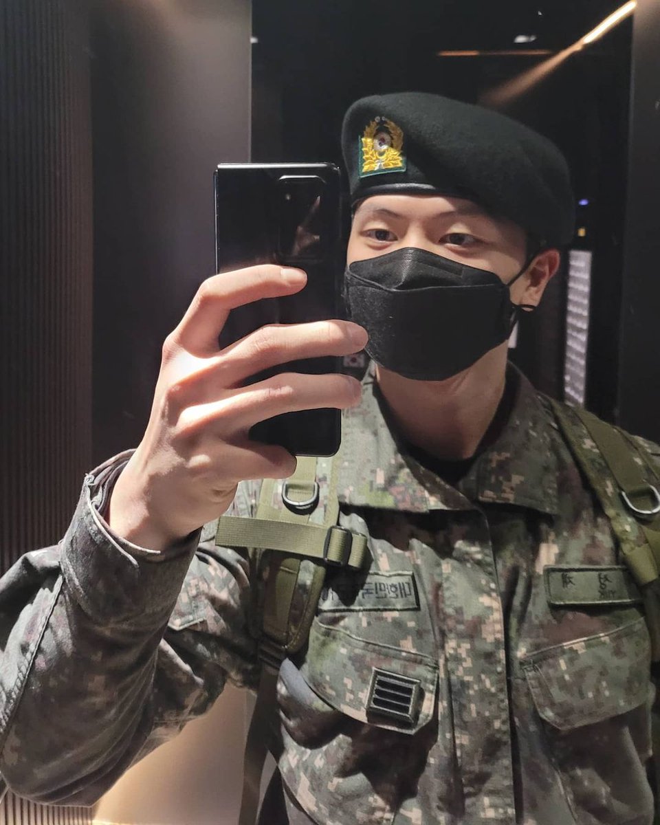 kdramatreats's tweet photo. WELCOME BACK YOOK SUNGJAE 🥺💛 https://t.co/izTBWTvnf5