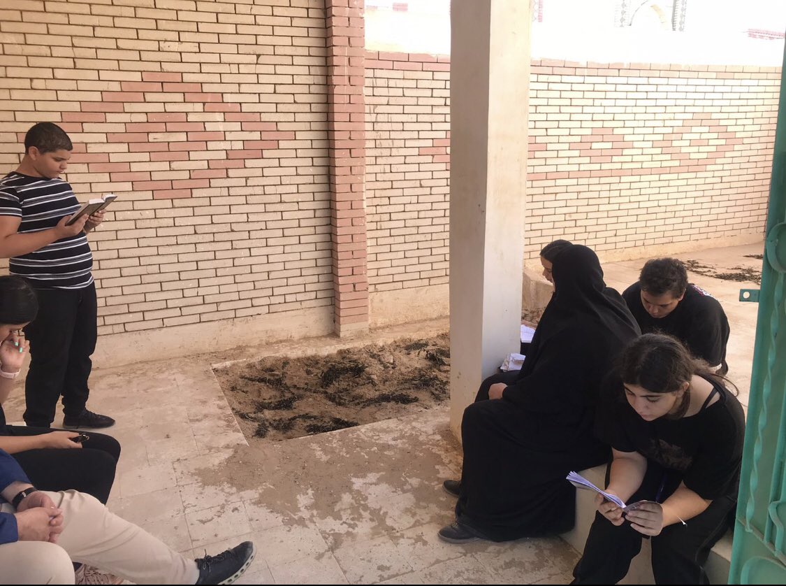 wkmattar's tweet photo. مدفن صديقي و مرافقي خورشيد اليوم .. رغم كل من تخلى عنه ما عدا الشهم @Turki_alalshikh .. و هذا غير مستغرب ..
و يظهر في الصوره ابنائي ( ورده - حسن - هاجر - محمد - عبدالله ) #igelt https://t.co/Piv2Fp076s