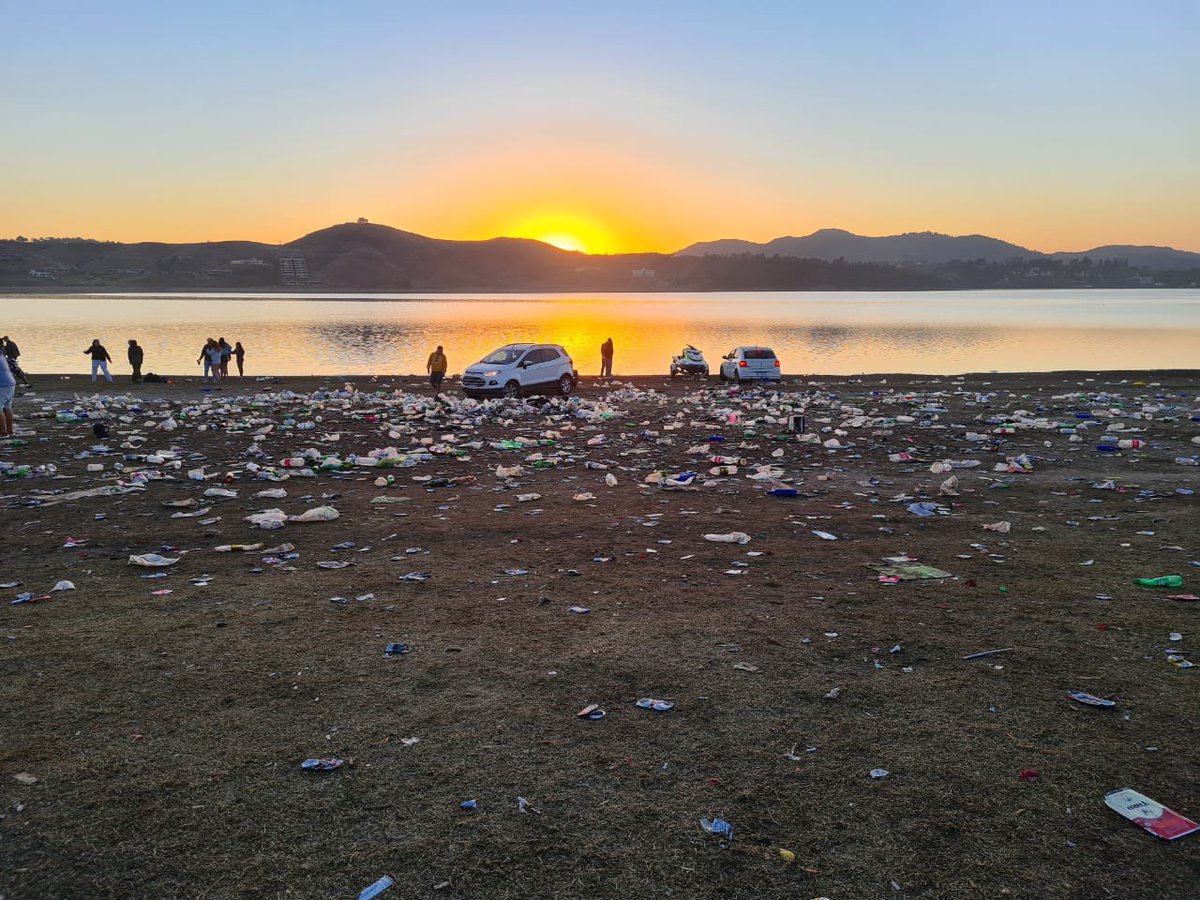 ValeCulasso1's tweet photo. Muy lindas las historias que suben, pero la próxima usen la mano para tirar la basura en donde corresponde. Vergüenza ajena dan. https://t.co/URrSJ0OyIY