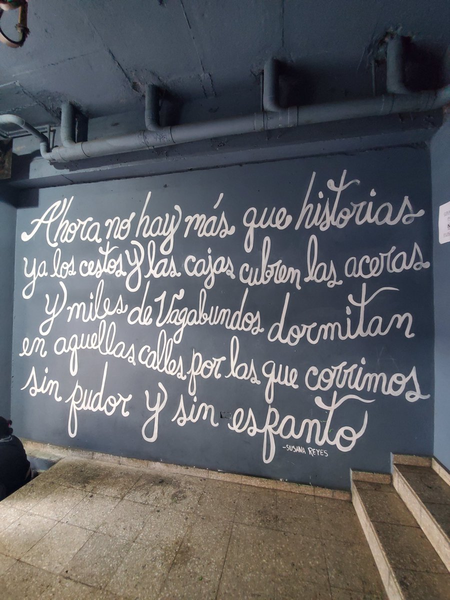 LeonorSelva's tweet photo. Te encontré un domingo cualquiera, no en carne y hueso sino plasmada en una pared, @Susanafelinato. 

Sos arte, Susana. Poetiza salvadoreña. 

[Pared del Cine Metro de San Salvador, Centro Histórico]. https://t.co/wJWGJI40j0