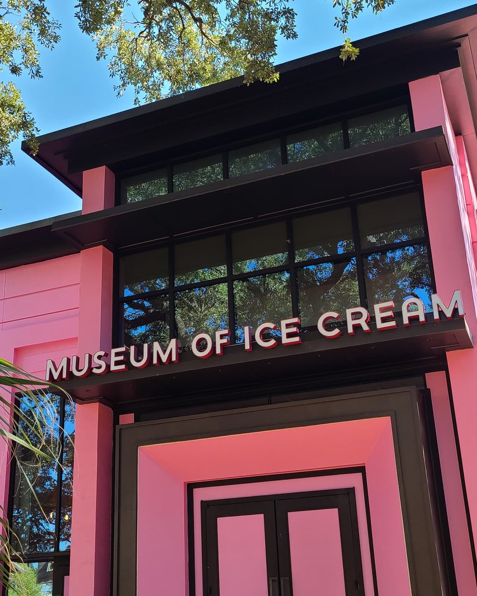 ScarlettLuvsRon's tweet photo. Love as sweet as #IceCream on #SundayFunday π¦ π
#MuseumOfIceCream #AustinTX #Domain #MyMonkeyMan https://t.co/qDYPu9udEL