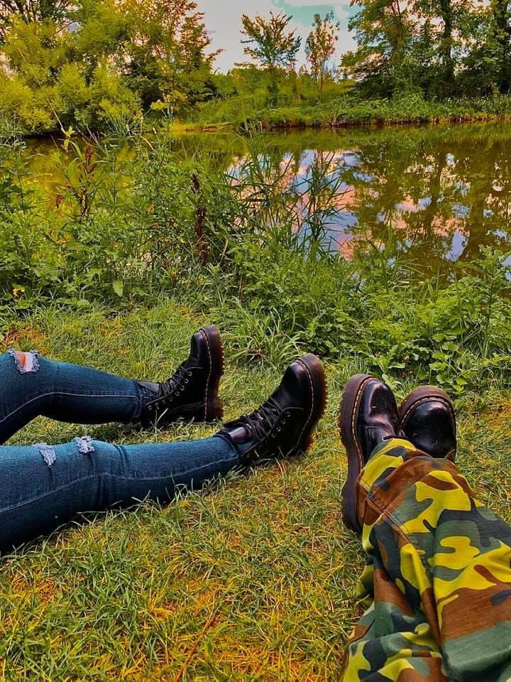 Th0rn333's tweet photo. The vibes with one of my friends … a chill spot to meditate .. just talk ..and rid your negative thoughts #chillvibes #goodvibes #friends #summer #nature #vibe #positivevibes #boots #drmartens #platforms #hideaway #friendship https://t.co/YGgUHDcBRz