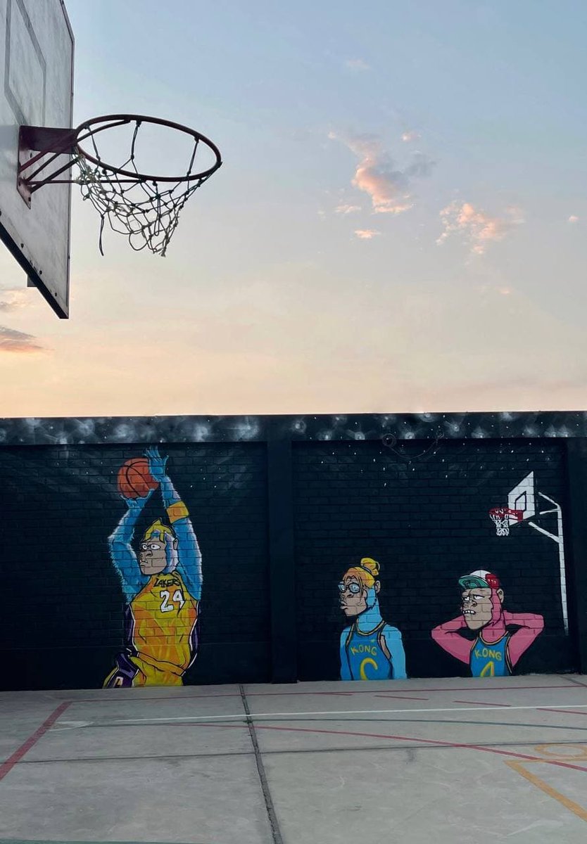 Kong NFT IDs #761, #770, #6429

Thanks to Talentos School K-12 for allowing us to paint on their basketball court, and to KB24 and RKL for the inspiration.

Hopefully we inspire kids to dream big and one day find themselves under the bright lights! #kb24 #rumblekongs #ArtKongtest