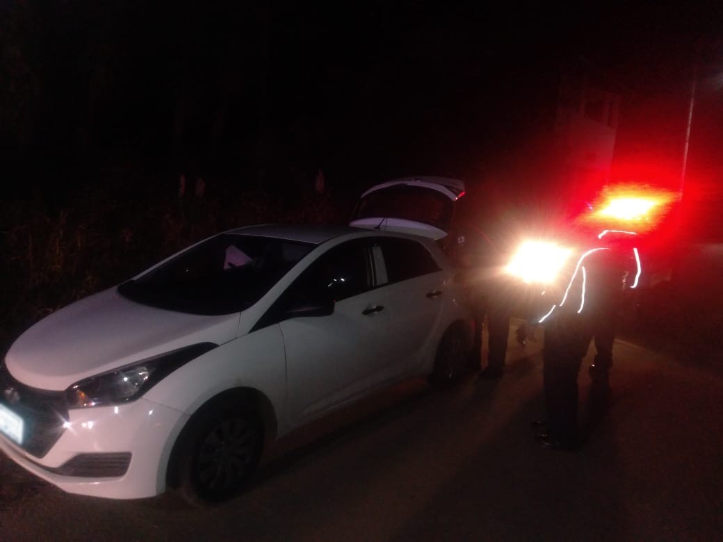 portal_viva's tweet photo. Guarda Civil prende dois indivíduos após roubo em residência no bairro dos Ribeiros. Segundo a GCM, eles fazem parte da quadrilha do PIX. Leia mais em https://t.co/6vtE38k9ui #PIX #quadrilha #roubo #segurancapublica #seguranca #Cotia #Ibiuna https://t.co/do5AUsMlYJ