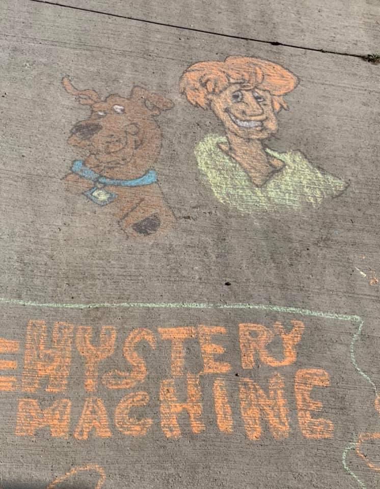 Th0rn333's tweet photo. Driveway chalk art boredom #art #chalk #drivewaychalk #drivewayart #scooby #scoobydoo #shaggy #batman #CourageTheCowardlyDog #batmanart #scoobydooart #vibes #bored #boredinthehouse #boredom #bored.com https://t.co/qIiJzJQa9H