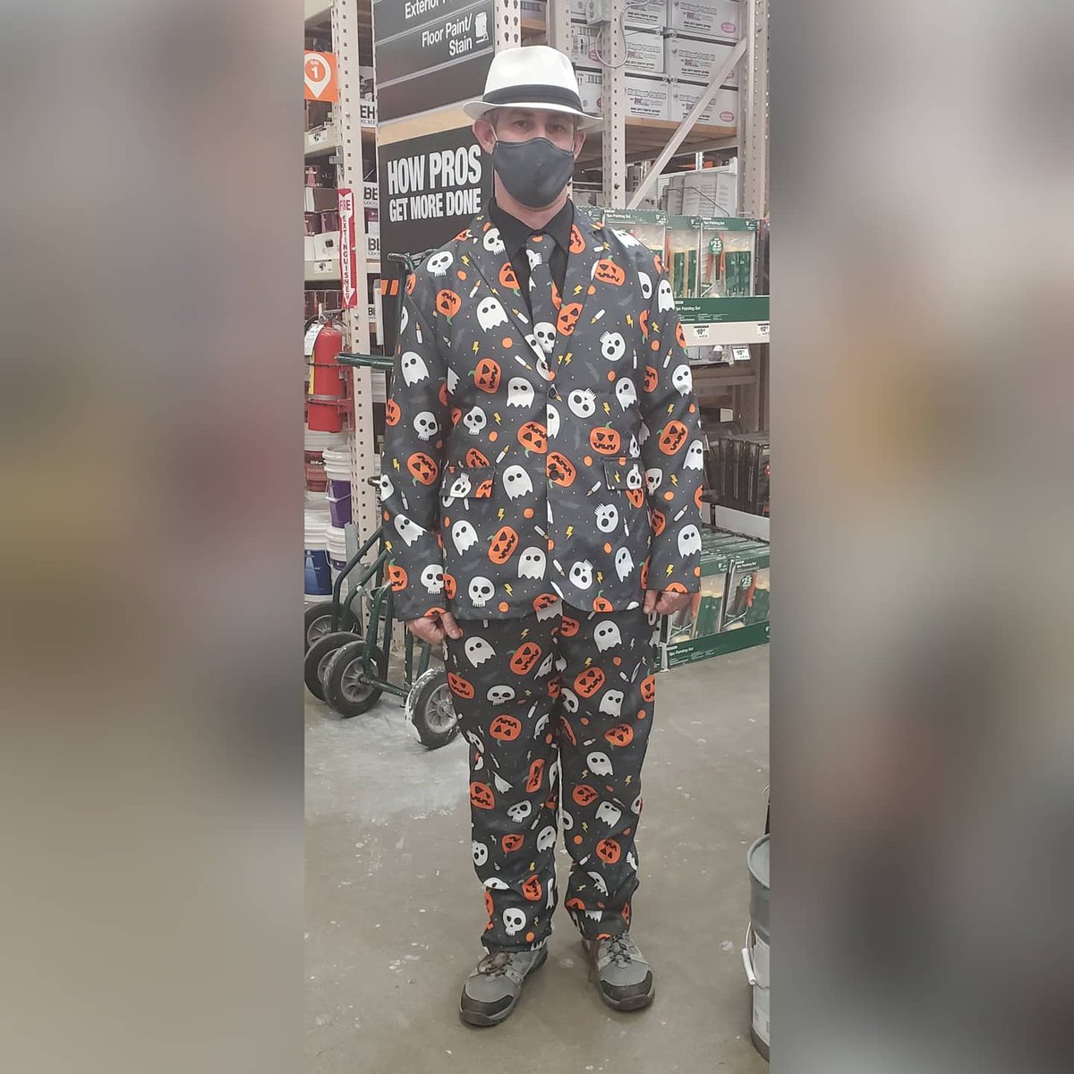 DragonXinree's tweet photo. Some Halloween themed Success Sharing Shenanigans at #waytobe4003!
Thank you @hugheyDonny76, Marissa, and Lori (not pictured) for dressing up and having fun with me! https://t.co/AK0j6bv6xF