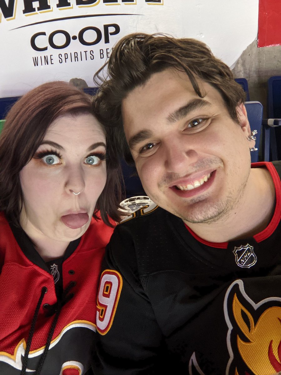 OhMyItsPoliSci's tweet photo. First #Flames game of the season!! #FlamesvsOilers #FlamesLive
❤️💛🧡🤍🖤 https://t.co/DSIRA5ZBQb