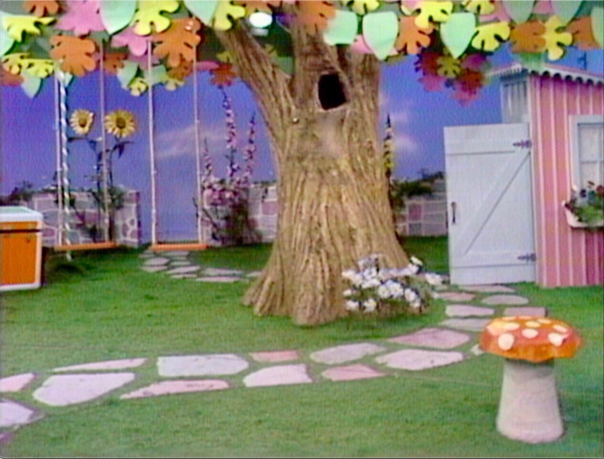 MagicGardenTV's tweet photo. A Magical Garden of Make-believe. 

#BringBackTheMagicGarden https://t.co/RqwV8VgGir