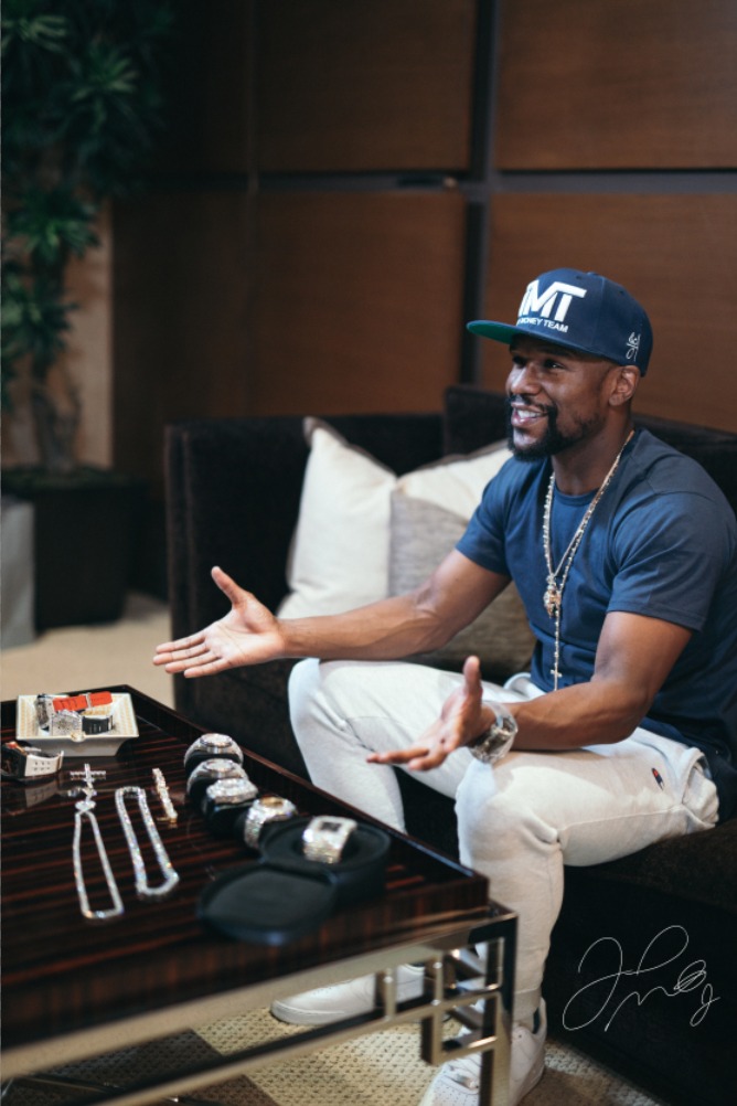 Announcing the Floyd Mayweather - Autograph collection. Digital autographed never released pictures. All digitally signed by the champ. 
(airdrops to all Floyds world token holders) 
Share and retweet for a chance to win this ONE FREE. 
opensea.io/collection/flo…
#NFTcollections