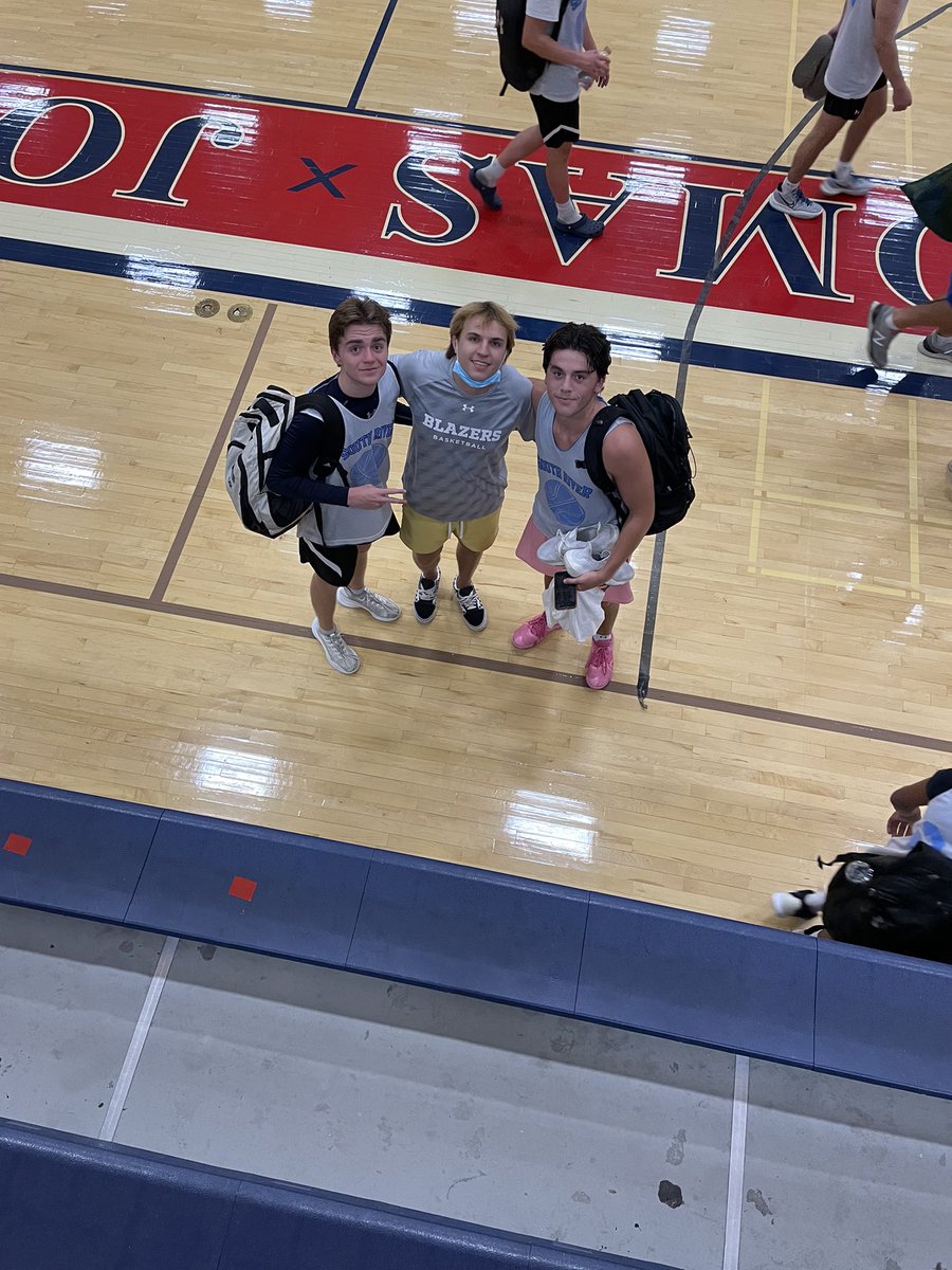 BlakeBurrowss's tweet image. Great day up at @Hood_MBB Thankyou for @CoachGarvis for having us! #workonwork