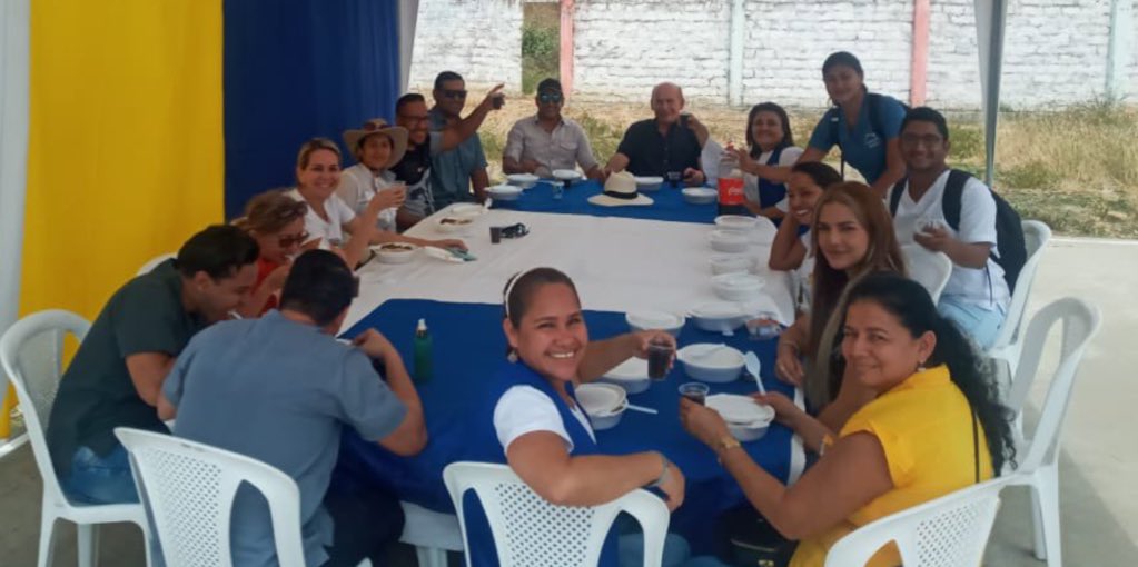 somosloscaras's tweet photo. #El16
Gracias a todos quienes permitieron, que Médicos y Medicinas, lleguen a #Sucre, gracias al Frente Femenino, por sumar en nuestro Canton, gracias Amigos y compañeros por tanta actividad y voluntariado. https://t.co/B6MJLXbjIp