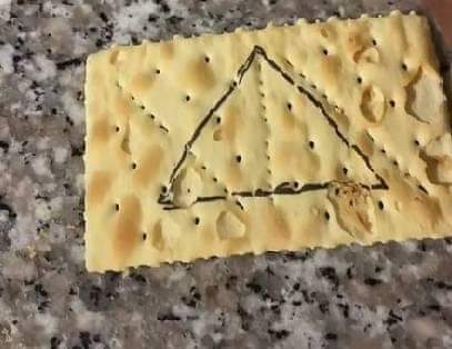 katekqaa's tweet photo. El juego del calamar en latinoamerica ... 

La galleta. https://t.co/vQ1Gkbm7m3