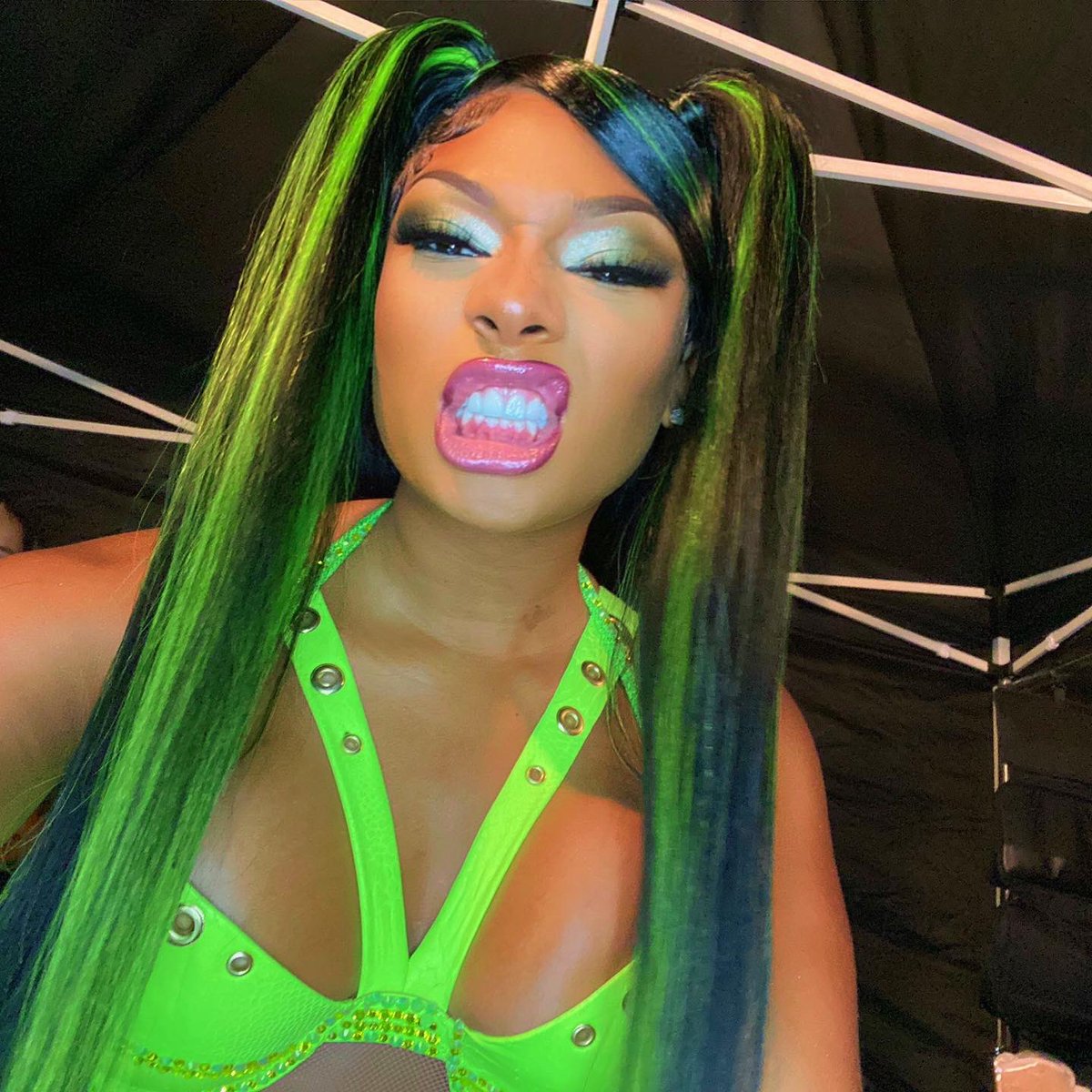theestallion's tweet photo. Tonight 💚🖤 https://t.co/ETXpWQMwmD