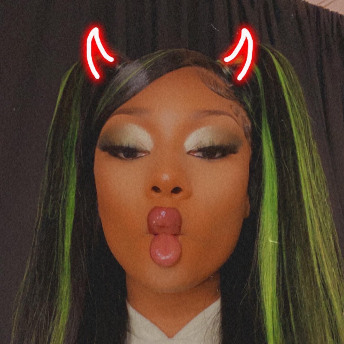 theestallion's tweet photo. Tonight 💚🖤 https://t.co/ETXpWQMwmD