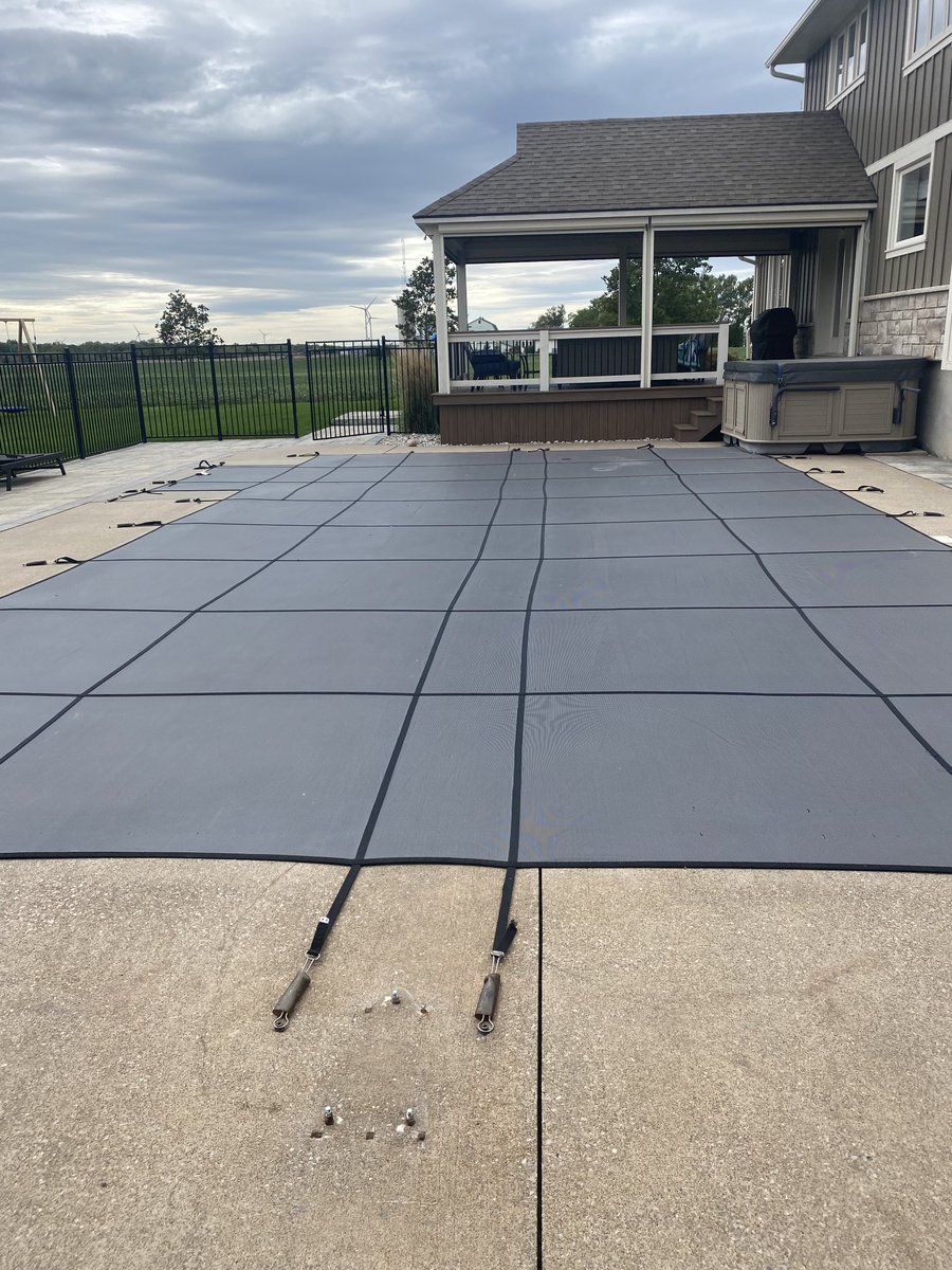 PelisseroRoger's tweet photo. End of summer #poolclosing. https://t.co/zUKvX03yF7