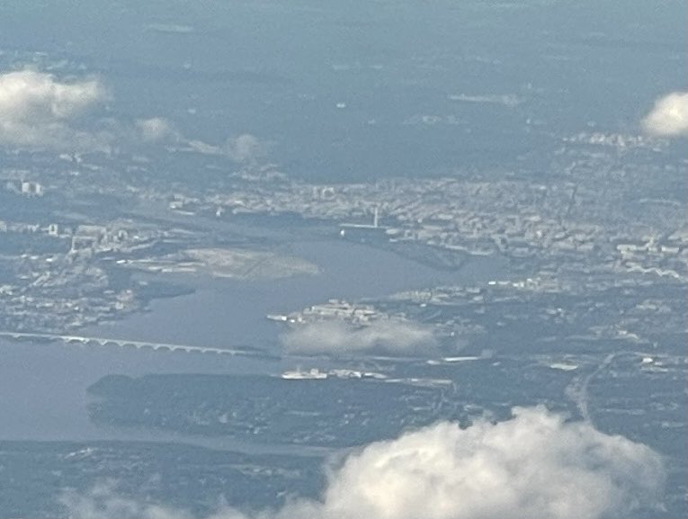 cosmicdogmom's tweet photo. You will never find a more wretched hive of scum and villainy.
🤣
#WashingtonDC #potomac #alexandria #wilsonbridge #DCA #nationalairport https://t.co/TbUJmC9lR8
