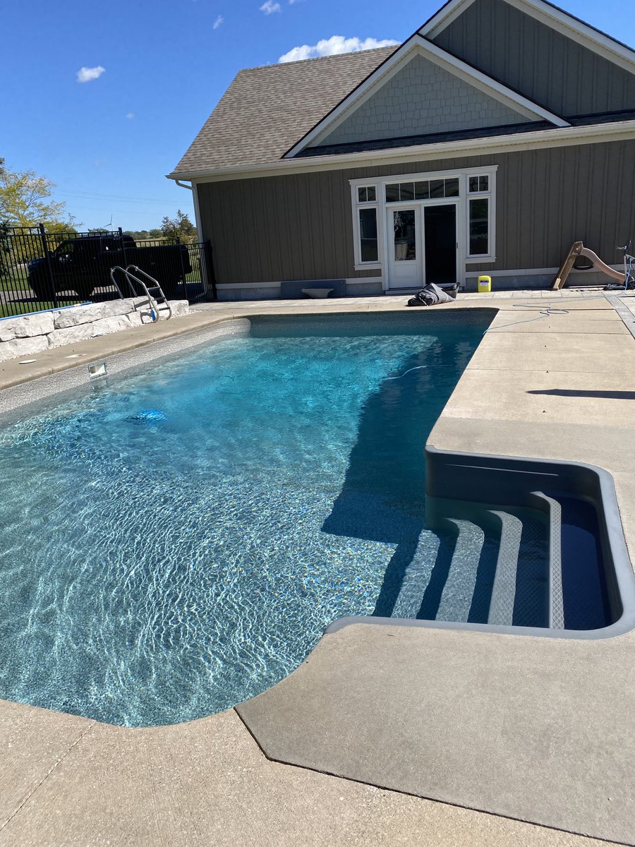 PelisseroRoger's tweet photo. End of summer #poolclosing. https://t.co/zUKvX03yF7