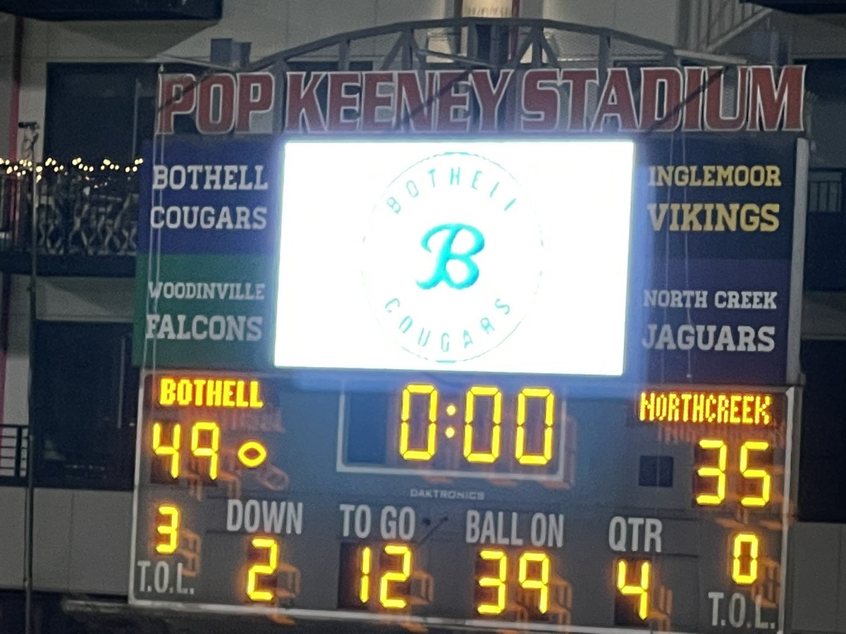 johnpheffernan's tweet photo. Great HS Football game - in the Greatest setting in the state!!  Glad #4 made it back to help his brothers battle!!  LET’S GO BOTHELL!!💪🏻🏈💙🖤#bluetrain #bothellfootball #highschoolfootball @MarcusHefferna2 @LukeOlsen2022 @LukaVincic2022 @kyree_percival https://t.co/oY4ij5LkH4
