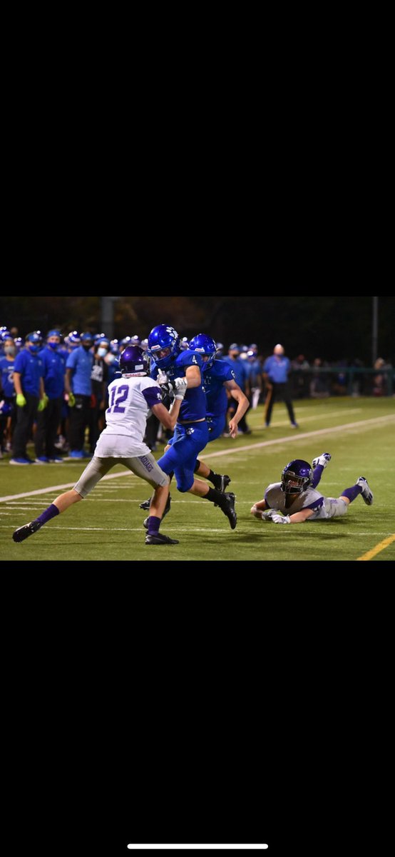 johnpheffernan's tweet photo. Great HS Football game - in the Greatest setting in the state!!  Glad #4 made it back to help his brothers battle!!  LET’S GO BOTHELL!!💪🏻🏈💙🖤#bluetrain #bothellfootball #highschoolfootball @MarcusHefferna2 @LukeOlsen2022 @LukaVincic2022 @kyree_percival https://t.co/oY4ij5LkH4
