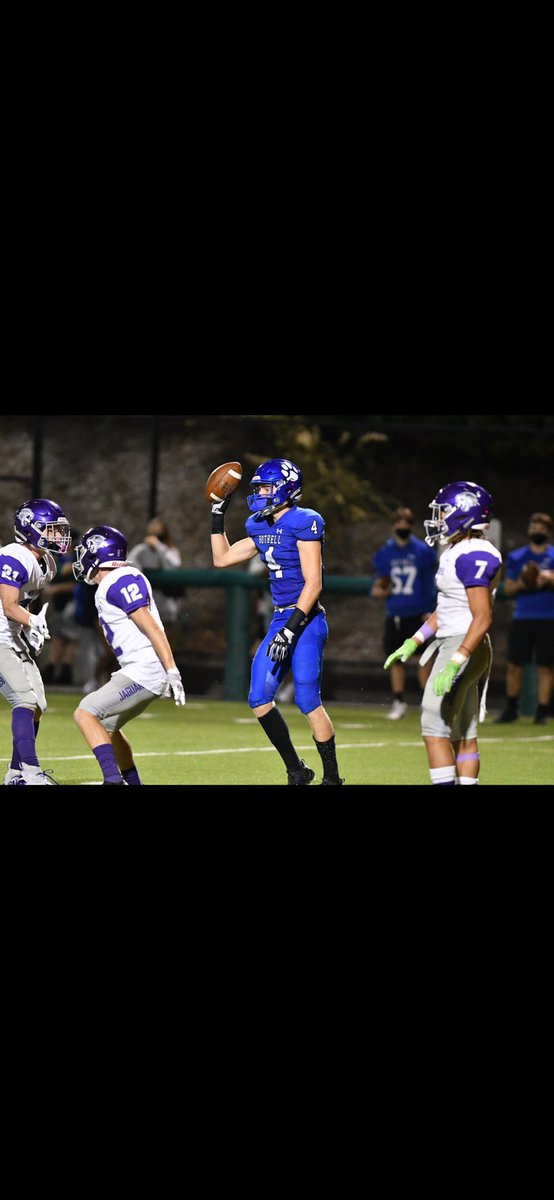 johnpheffernan's tweet photo. Great HS Football game - in the Greatest setting in the state!!  Glad #4 made it back to help his brothers battle!!  LET’S GO BOTHELL!!💪🏻🏈💙🖤#bluetrain #bothellfootball #highschoolfootball @MarcusHefferna2 @LukeOlsen2022 @LukaVincic2022 @kyree_percival https://t.co/oY4ij5LkH4