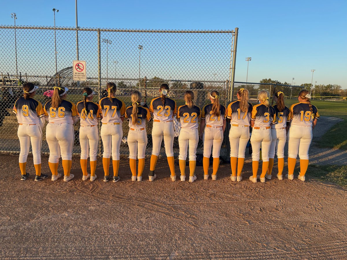 NLLightning_MD's tweet photo. Supporting Childhood Cancer Awareness Month and @cschoolcraft_ 💛🎗 @USISOFTBALL #courage4court https://t.co/k24o2jY6Tg