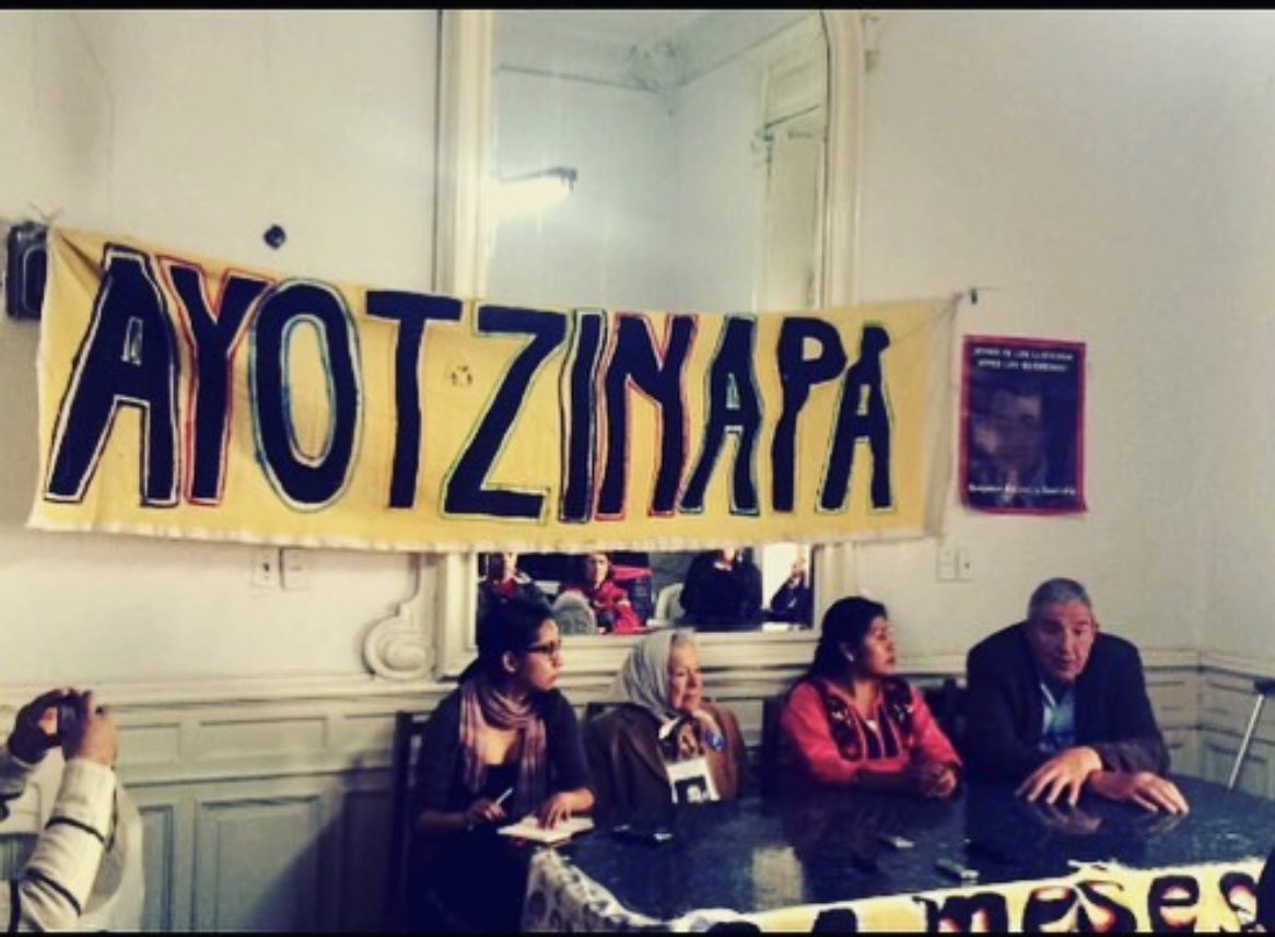 Tuve la oportunidad de apoyar a la Asamblea de Mexicanos en Argentina y @movca2m en las acciones que organizamos en solidaridad con Doña Cristi y las familias de los normalistas despreciados. #AyotziVive