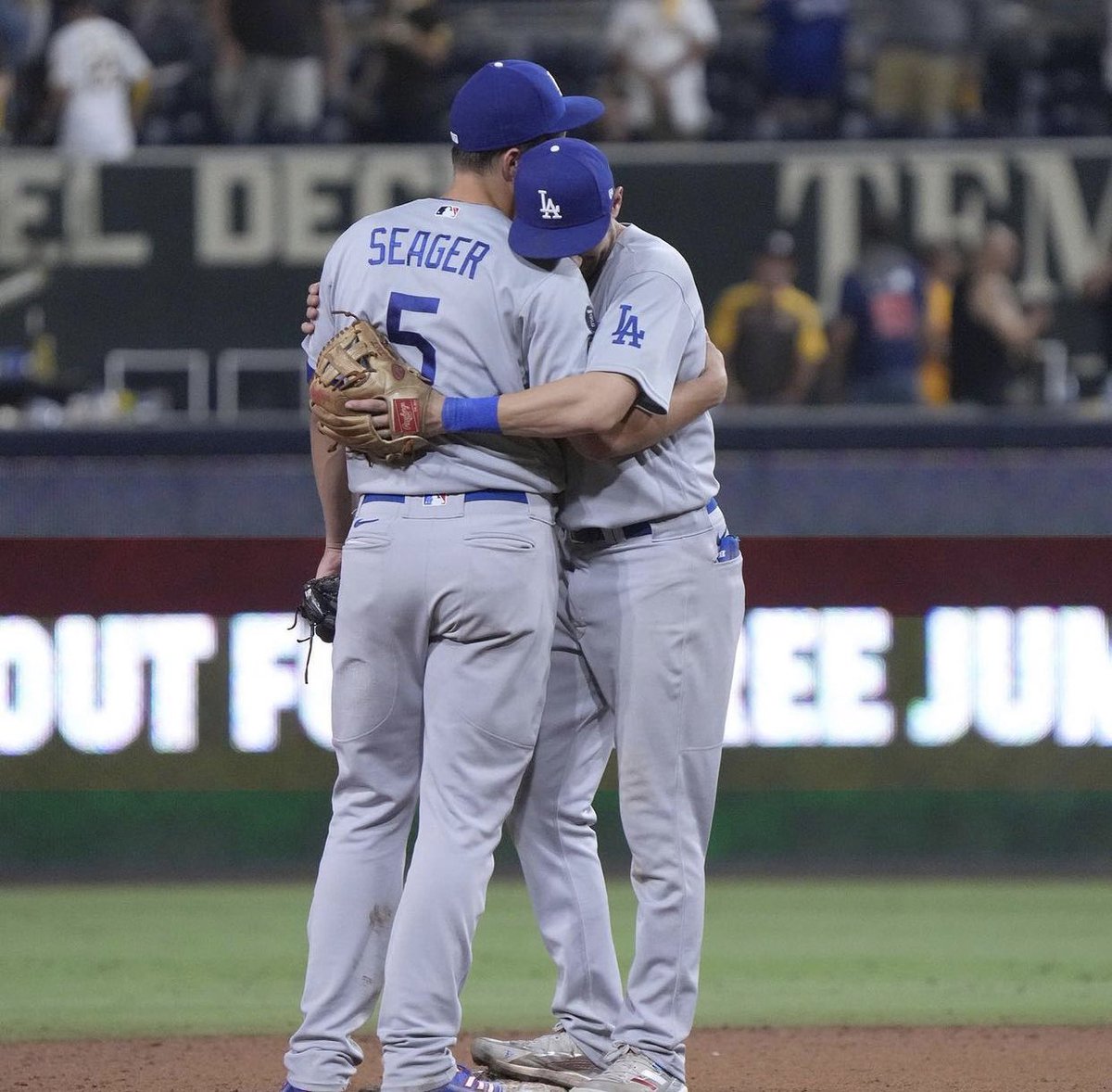 truebluela's tweet photo. Corey Seager and Trea Turner notched their career 100th home runs on the same day the team reached 100 wins on the season. 

That’s fun. https://t.co/Dhi5i01nUI