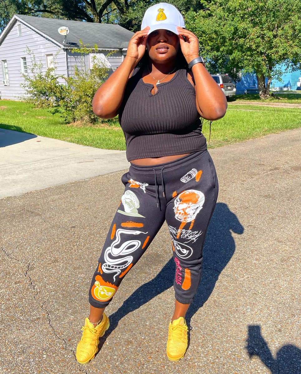 ykdesss's tweet photo. they say keep your enemies close but I can’t hang with opps ! 🔥
#LLMAYA💕🕊
#LLMISSBOOT❤️🕊 https://t.co/L2PvdyA5If