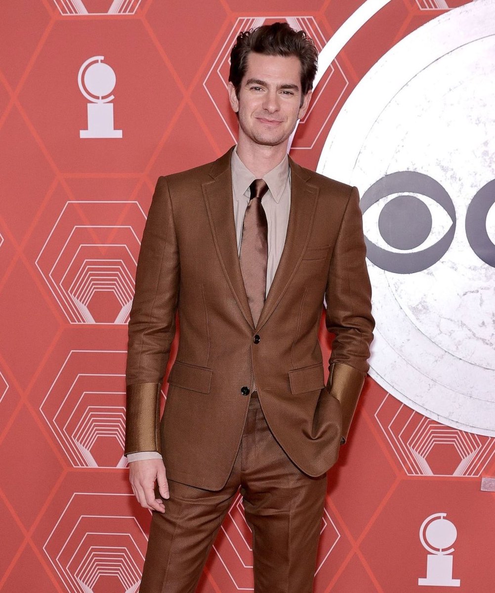 aosbobbimorse's tweet photo. andrew garfield at the tony awards i am unwell https://t.co/ozYGgQZx96