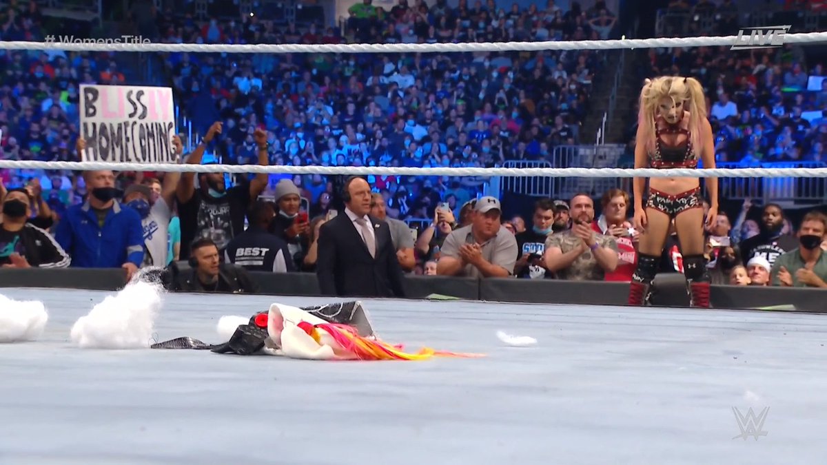 WWE's tweet photo. 💔💔💔

#ExtremeRules ＠AlexaBliss_WWE https://t.co/fXLgCrWEmV