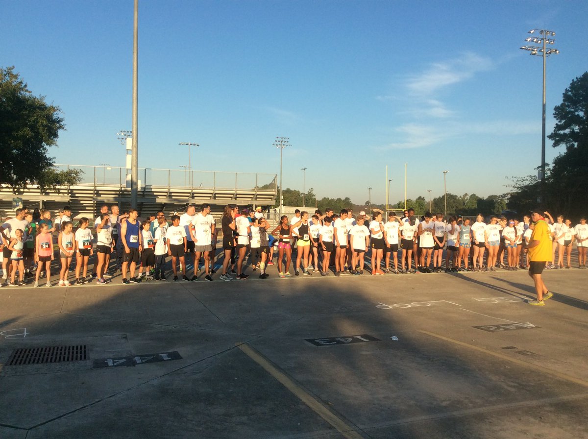 Ackerman_kphs's tweet photo. KPARK Boys XC congrats to Barrett Kenny for being the Overall Winner of the Melon Run #goldfightwin #fightingpediatriccancer #runboysrun https://t.co/kolGh8dLM8