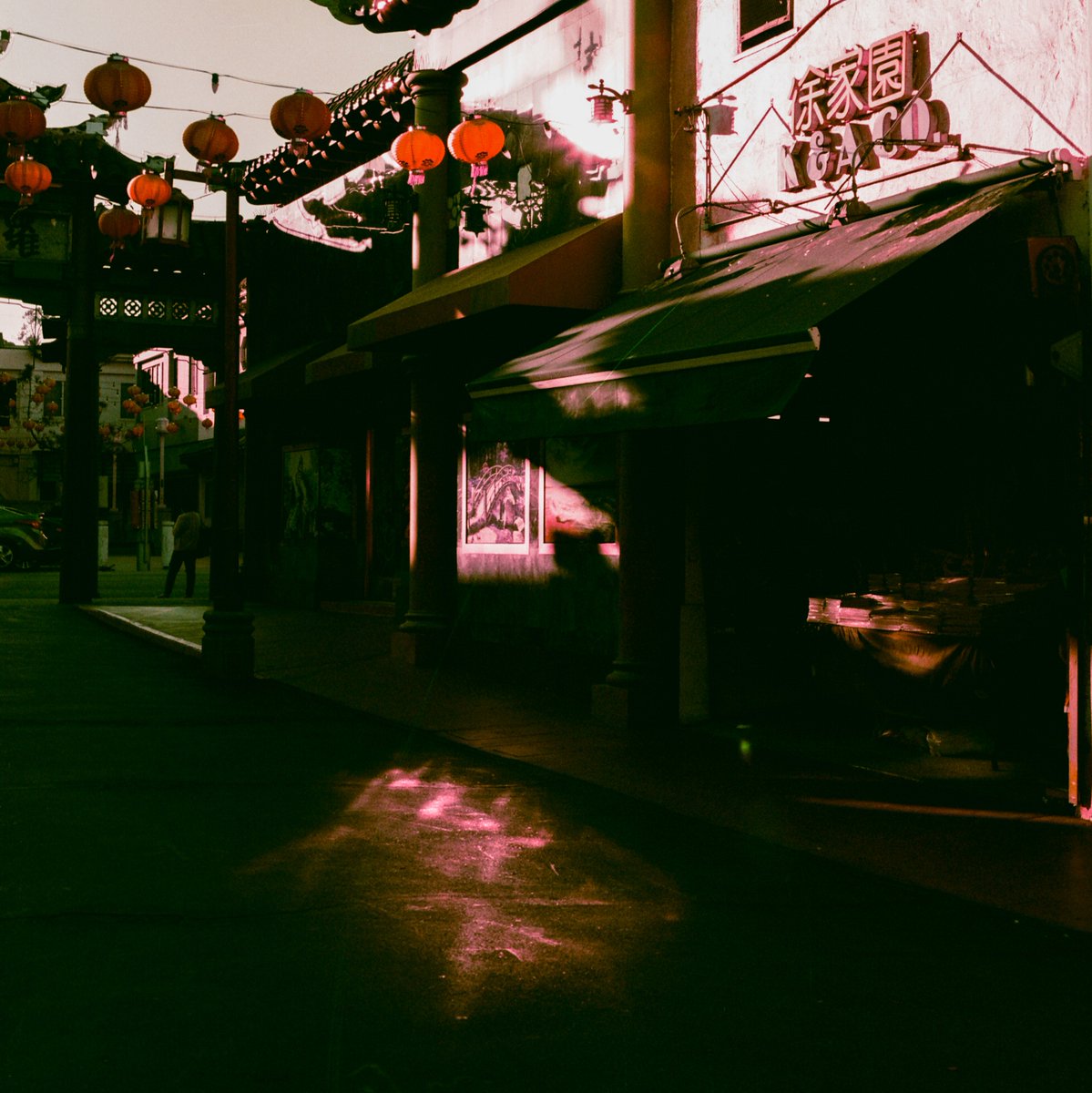 yerolkim's tweet photo. [Kodak Portra 400]
[LomoChrome Purple 400]

#NFT #NFTs #NFTCommunity #nftcollector #NFTcollections #nftart #NFTdrop #NFTartist #Crypto #cryptocurrecy #Cryptoart #cryptoartist #hasselblad #mediumformat #photography #Photos #PhotoOfTheDay #photographer #photographers #OpenSeaNFT https://t.co/XX3fKxnVI5