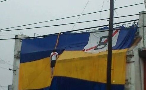 VandalosdeRoman's tweet photo. No perdamos de vista que es solo un partido de fútbol https://t.co/O6KOfBYG7r