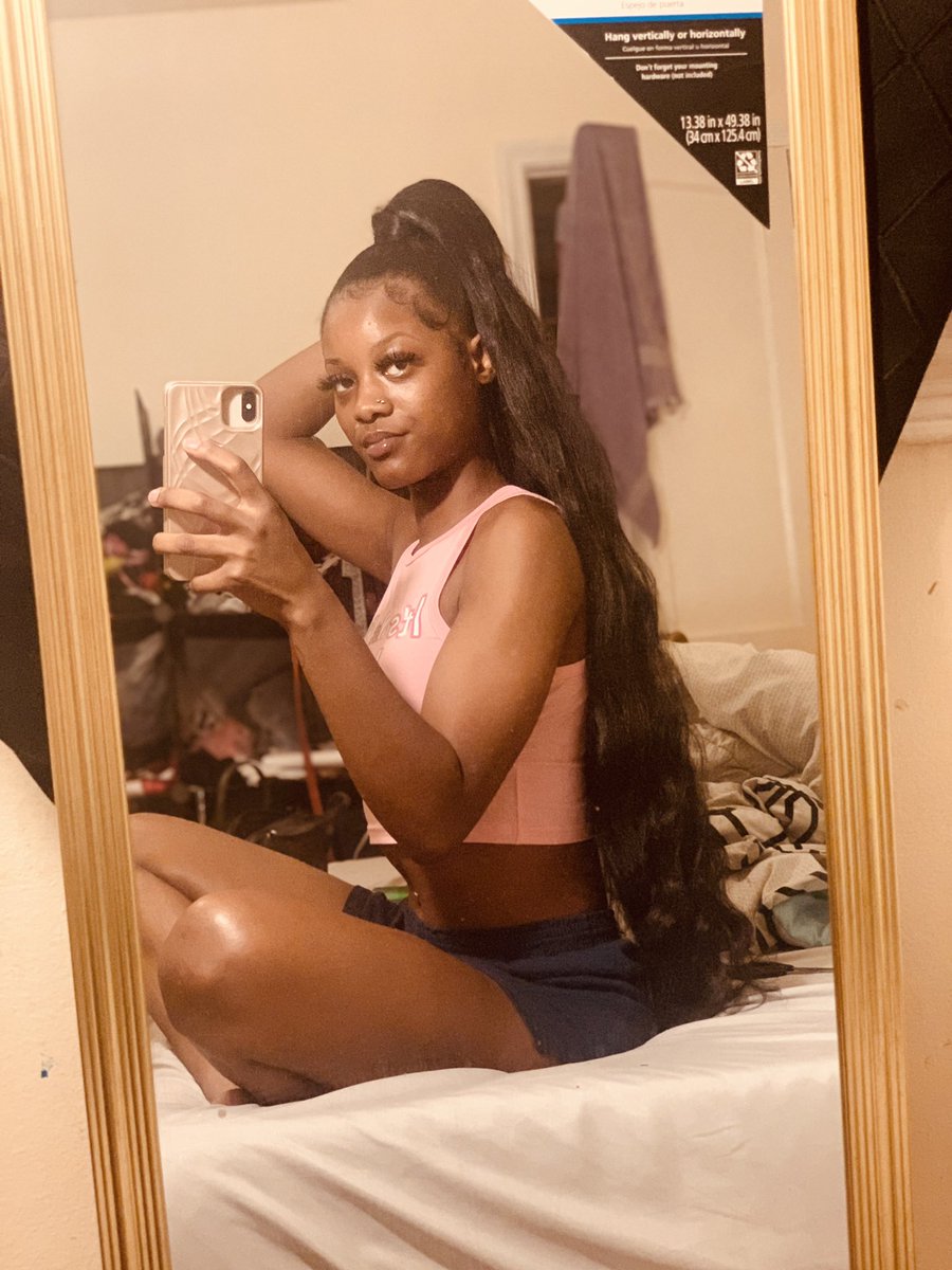 heeyy_aa's tweet photo. on chill 💋 https://t.co/yKaHNTnpyN