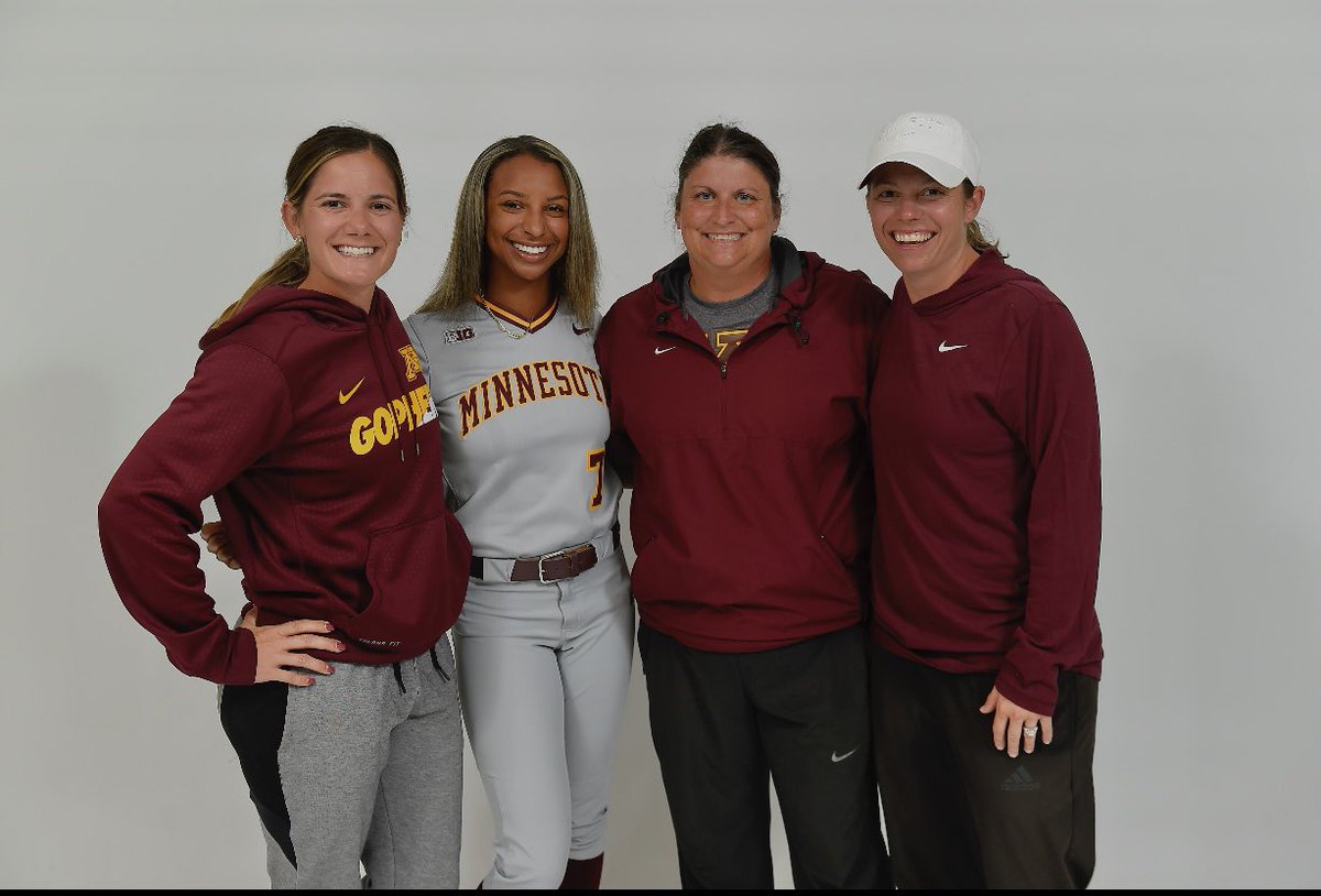 breez_y22's tweet photo. Change of scenery, same mission.  LETS ROW THE BOAT〽️❤️‍🔥! So exited to be a Gopher with the best, had the best time this weekend with my future family. Couldn’t be more thankful! #committed #AGTG @RitterPiper @_HashtagWynning @KatieRich26 @GAImpact00Lewis @GopherSoftball https://t.co/KPQlVj6o0E