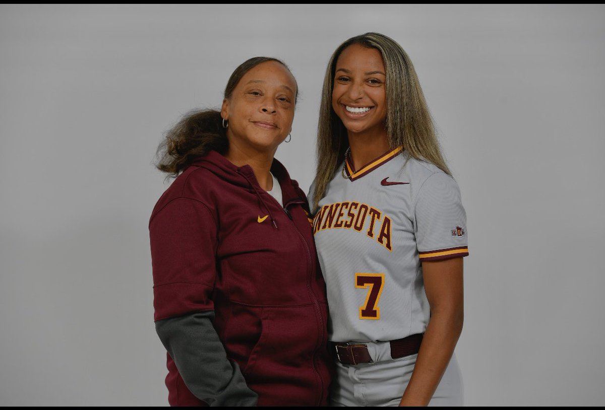 breez_y22's tweet photo. Change of scenery, same mission.  LETS ROW THE BOAT〽️❤️‍🔥! So exited to be a Gopher with the best, had the best time this weekend with my future family. Couldn’t be more thankful! #committed #AGTG @RitterPiper @_HashtagWynning @KatieRich26 @GAImpact00Lewis @GopherSoftball https://t.co/KPQlVj6o0E