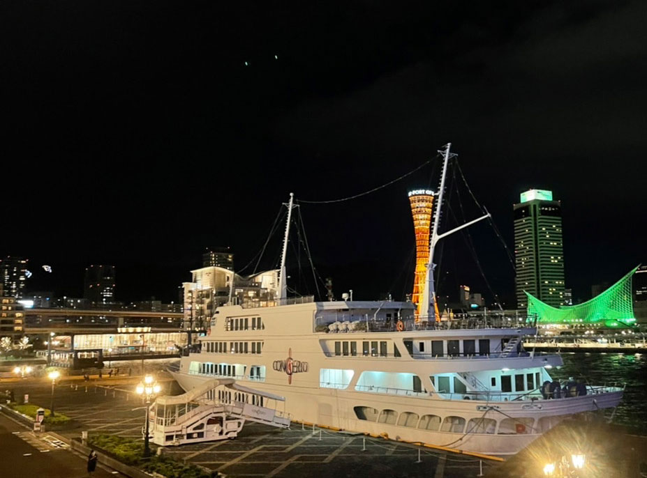 technokit3's tweet photo. 神戸ポートタワーが2年間休業とのことで夜景を楽しんできました。
手前に写っているのはクルーズ船のコンチェルト。
神戸市民にとって当たり前の風景がしばらく見えなくなるのはとても寂しいですが、2年間はきっとあっという間ですよね。
#また会おうねポートタワー https://t.co/Q1M4twuXoa