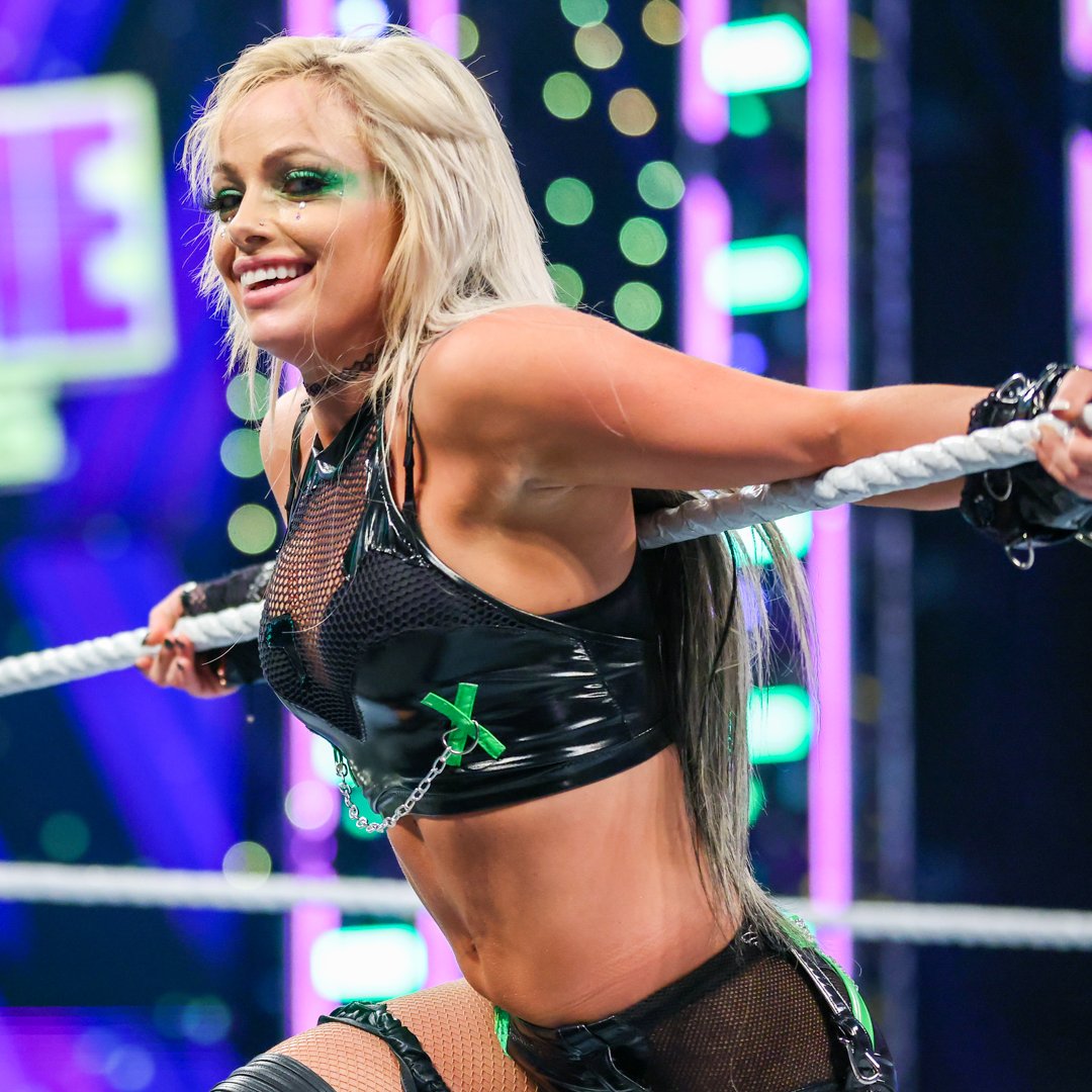 WWEDeutschland's tweet photo. How it started vs. how it's going! 

@YaOnlyLivvOnce #LivMorgan #ExtremeRules https://t.co/zxcQhqMJqA