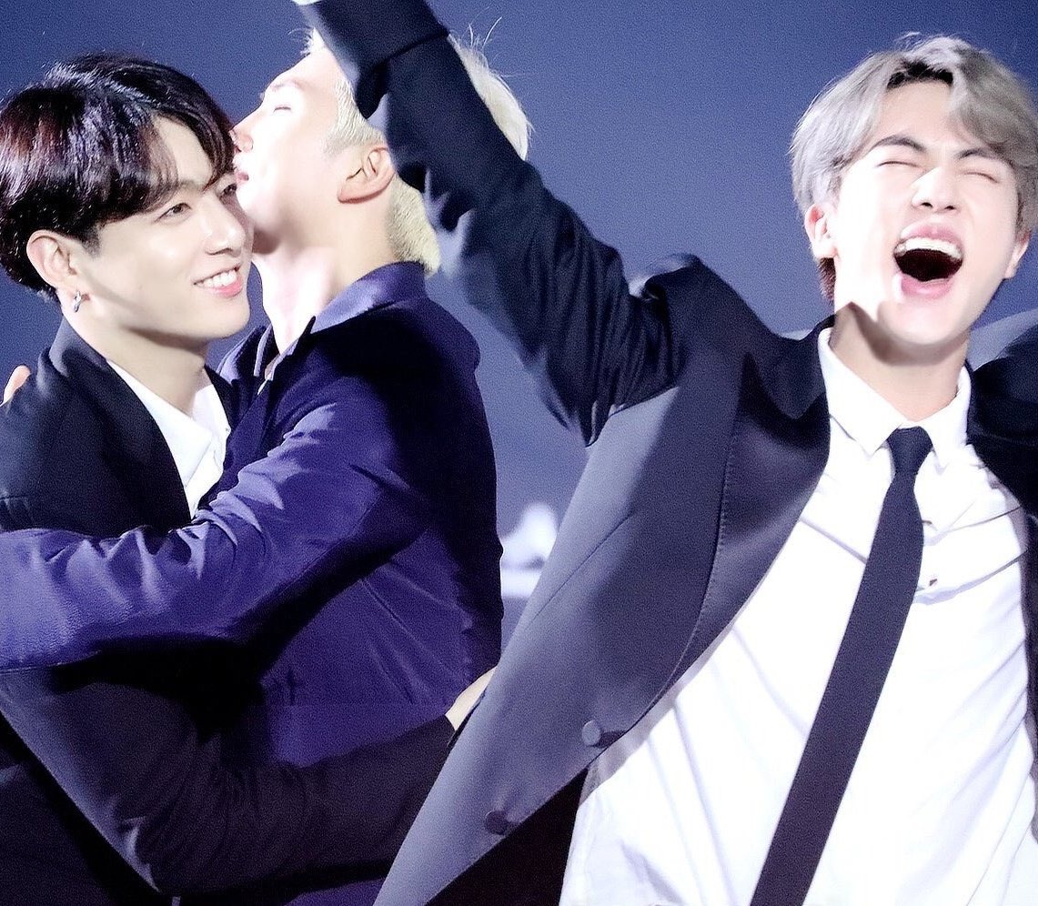 JUNGK00PID's tweet photo. JUNGKOOK SE UNIÓ A BANGTAN POR NAMJOON Y SE QUEDÓ POR SEOKJIN;UN HILO. https://t.co/Xuylx42oWe