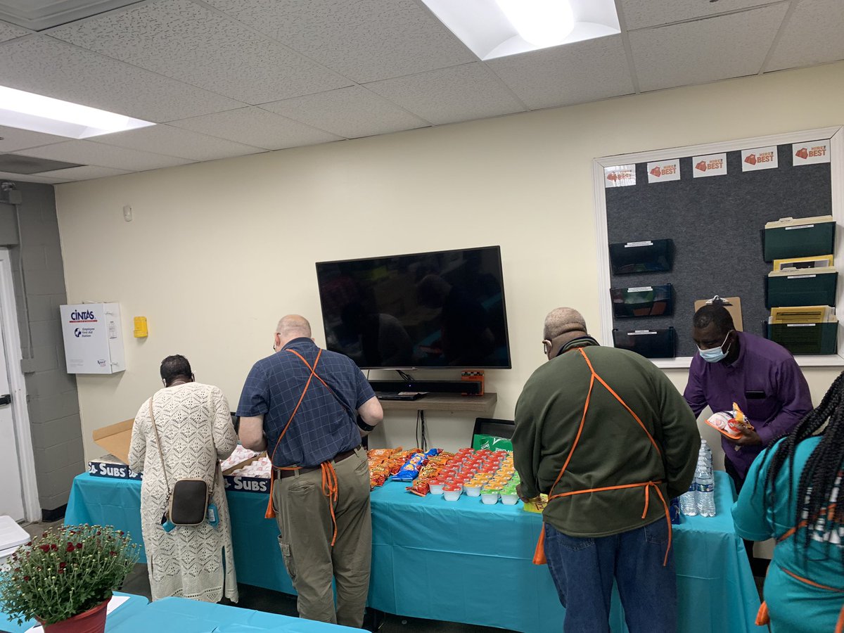 lcummings81's tweet photo. Celebrating the greatest weapon we have against our competition, our orange blooded associates! Thank you team!@McFarrenGary @AthiaRenee @jamarrGiles @SouthfieldThd https://t.co/S8F8tmvIpI
