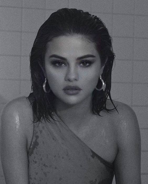 acesbiebs's tweet photo. Escuchar su música me hace querer dedicárselas a alguien, pero como no tengo a nadie en mi vida, me las dedico a mí. Me amo, soy mi persona perfecta. (๑•ᴗ•๑) https://t.co/wSaNeSqUFL