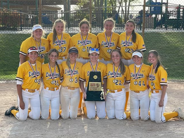 lilystrand30's tweet photo. So proud of this team! Had an amazing weekend of softball with some amazing girls! https://t.co/URBjpFra8P