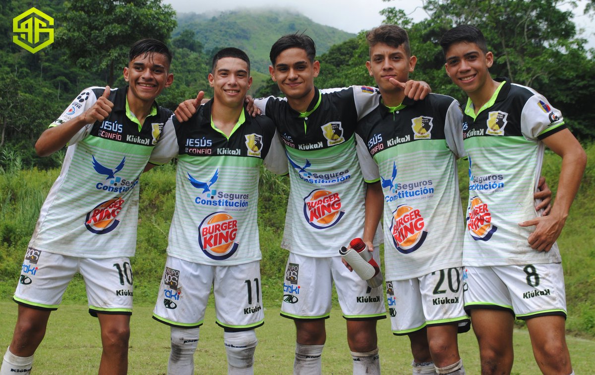 SportAgencyF's tweet photo. 𝗘𝗹 𝗳ú𝘁𝗯𝗼𝗹 𝗻𝗼𝘀 𝘂𝗻𝗲 ⚽️💚

Somos #ProyectoSAF https://t.co/97jWVPtz2o